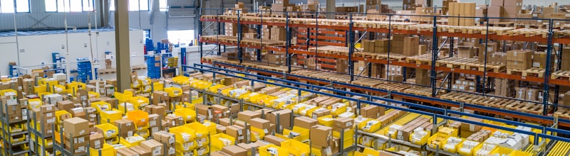 美国国会大厦与贸易文件象征美国贸易与科技管制政策